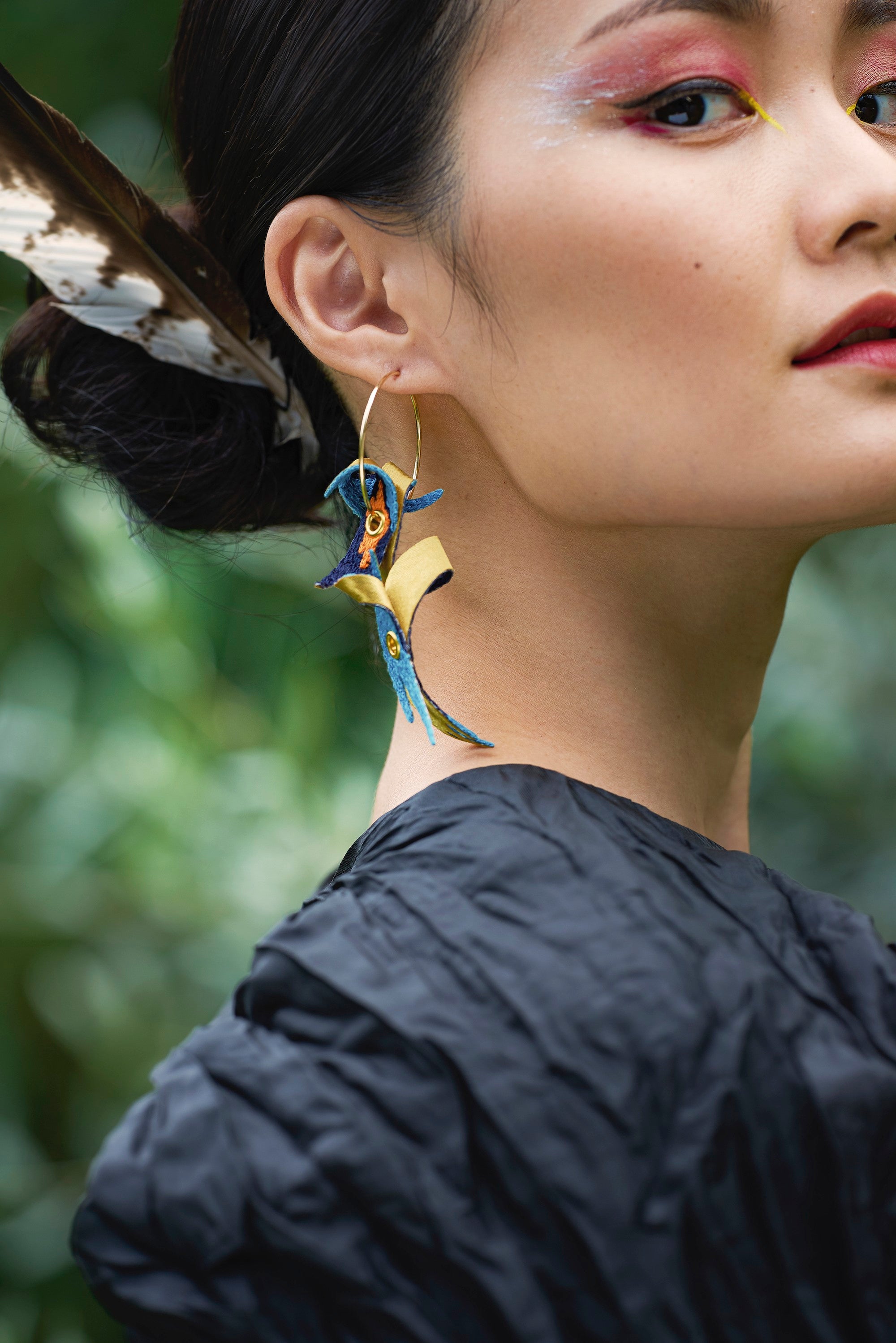 ARRO / CLAW / EARRINGS / BLUE